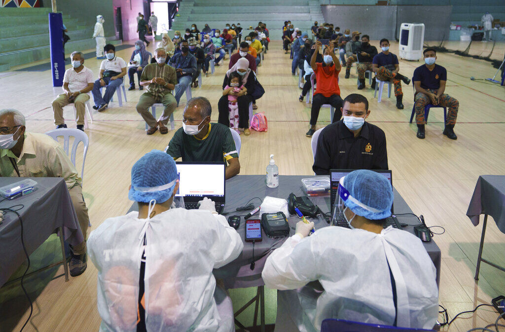 APTOPIX Virus Outbreak Malaysia